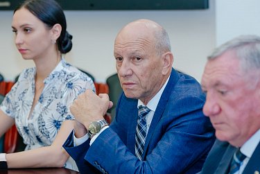 Совет утвердил повестку октябрьского заседания ЗС
